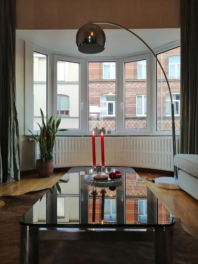 Large Apartment 800M From The Beach 90 Square Meters Oostende Belgien