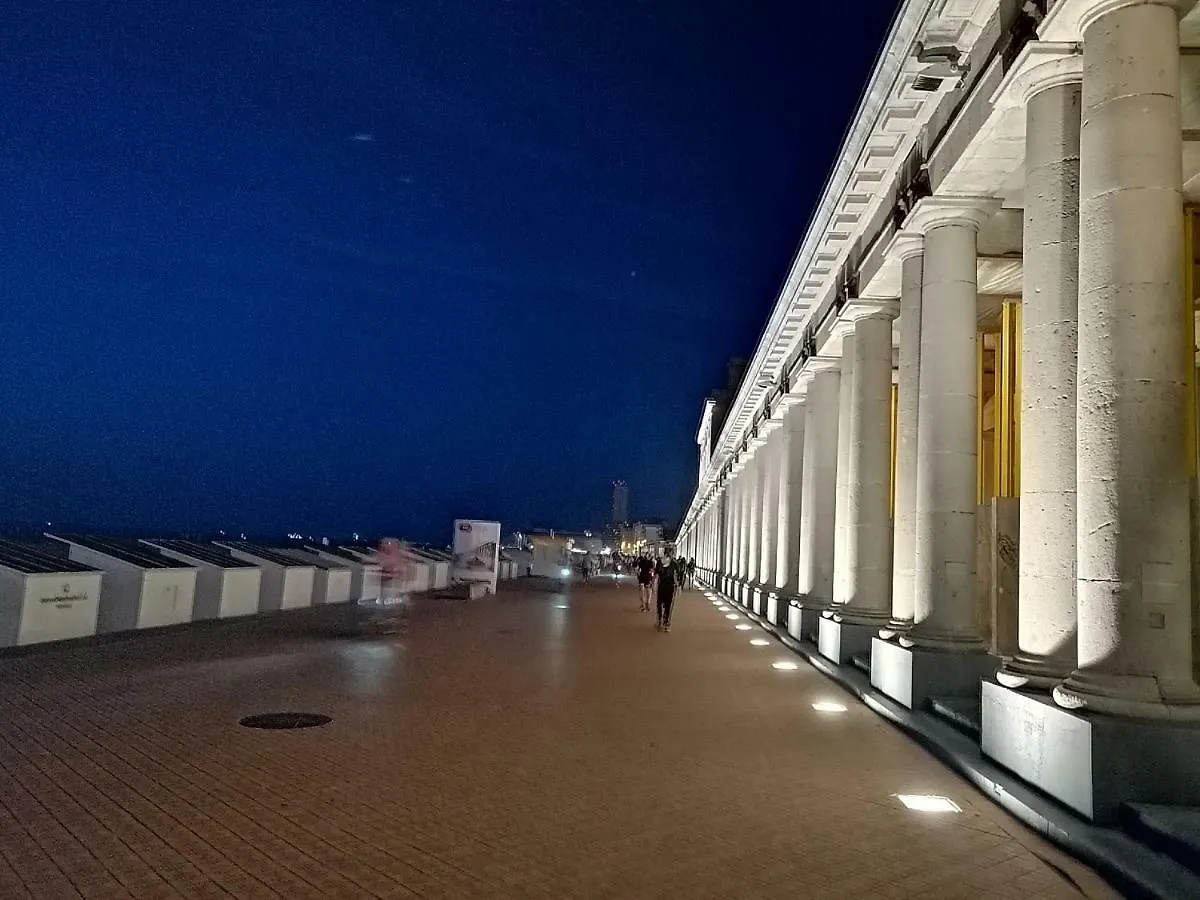 Large Apartment 800M From The Beach 90 Square Meters Ostend 0*,